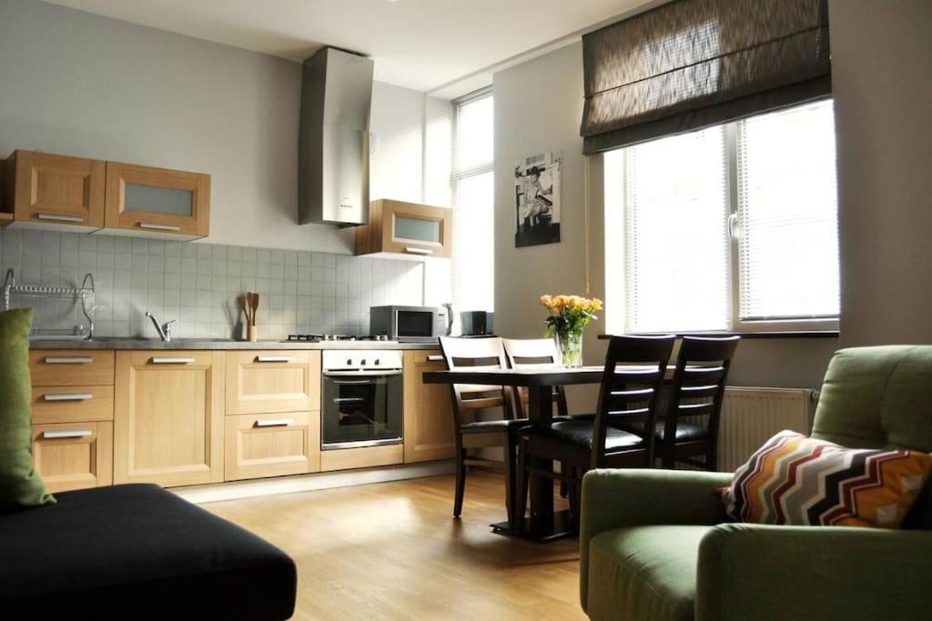 City Center 2Bdr Apartment Near Rustaveli Av. Tbilisi Bagian luar foto