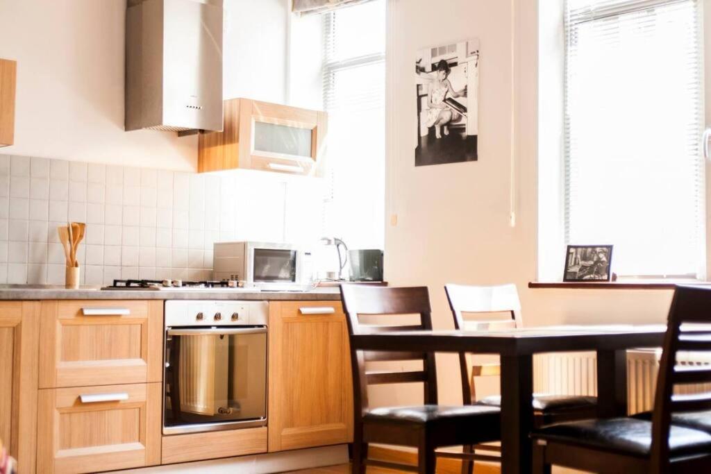City Center 2Bdr Apartment Near Rustaveli Av. Tbilisi Bagian luar foto