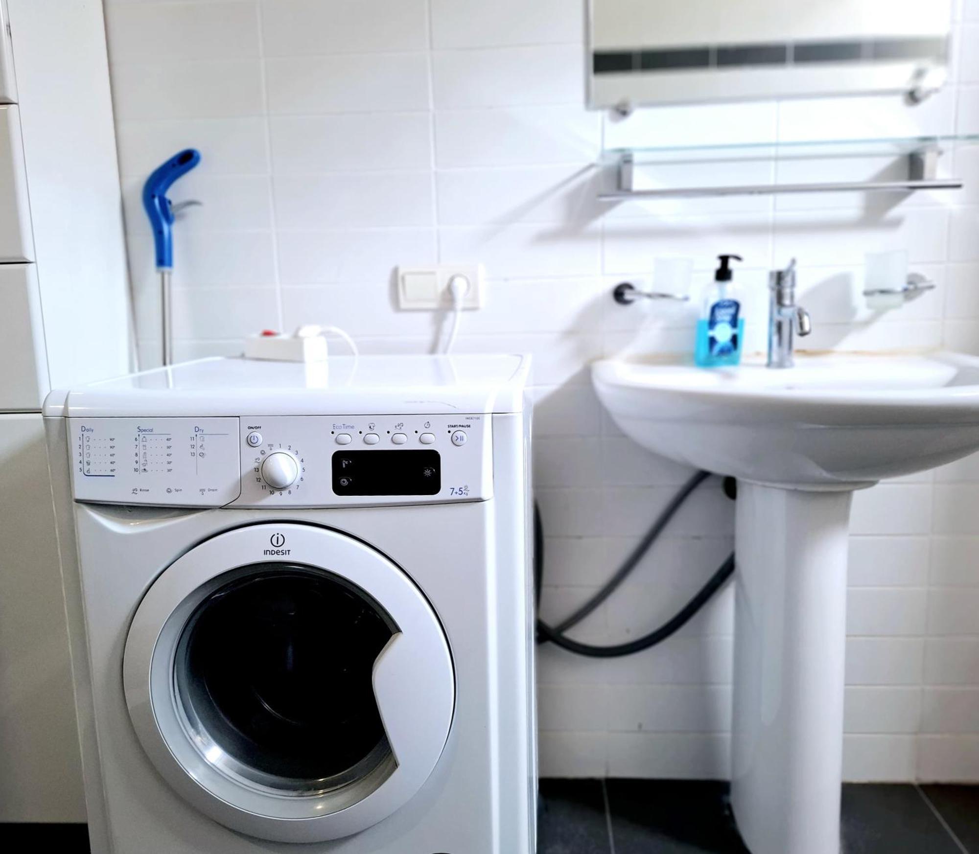 City Center 2Bdr Apartment Near Rustaveli Av. Tbilisi Bagian luar foto