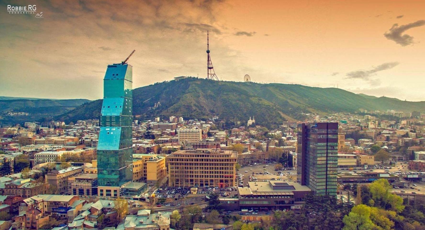 City Center 2Bdr Apartment Near Rustaveli Av. Tbilisi Bagian luar foto