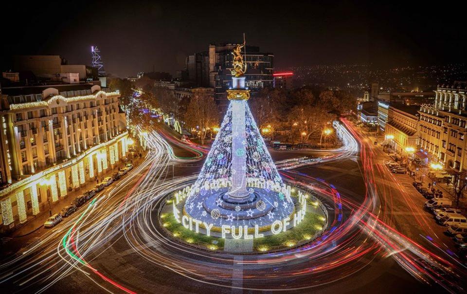 City Center 2Bdr Apartment Near Rustaveli Av. Tbilisi Bagian luar foto