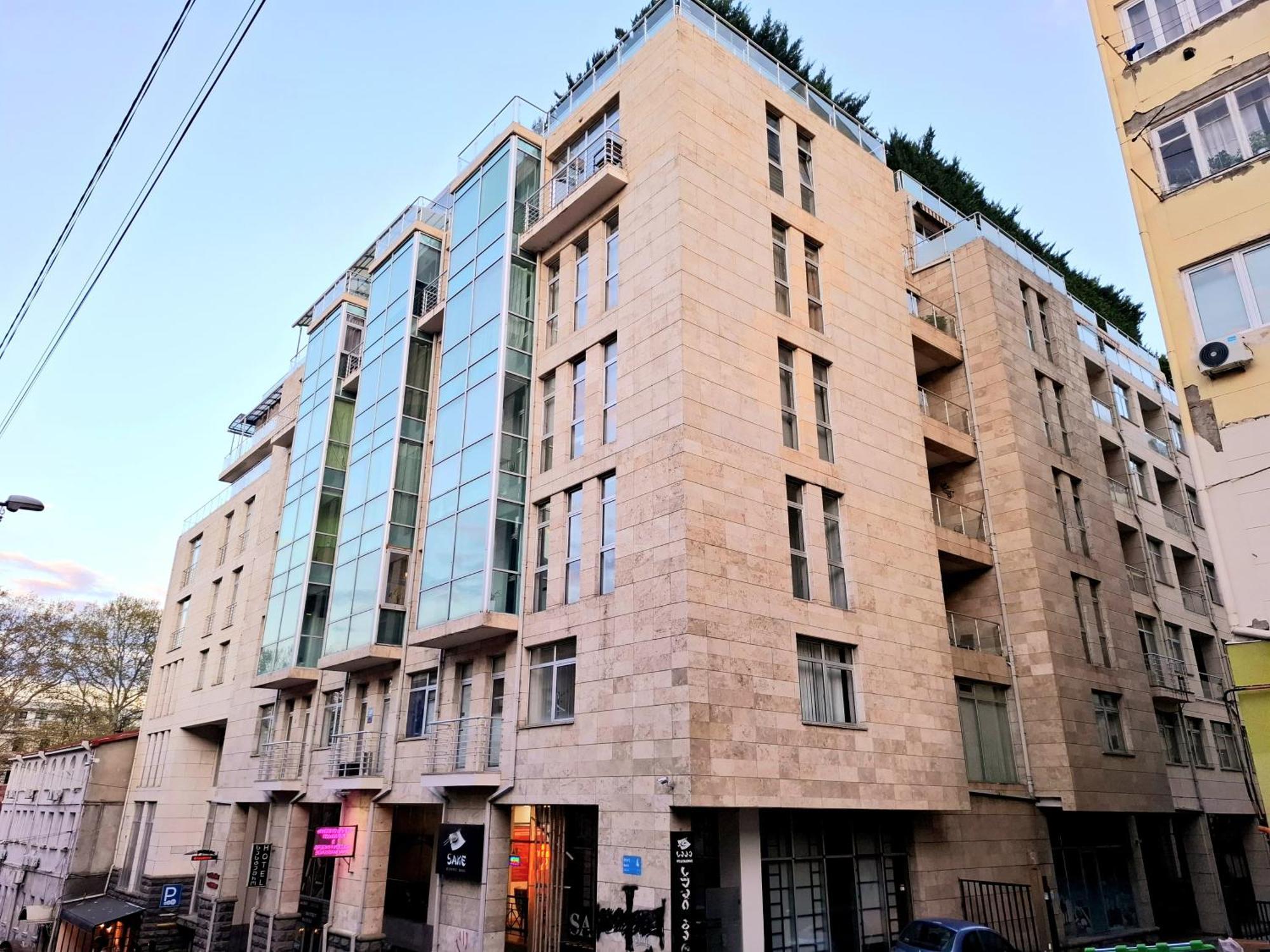 City Center 2Bdr Apartment Near Rustaveli Av. Tbilisi Bagian luar foto
